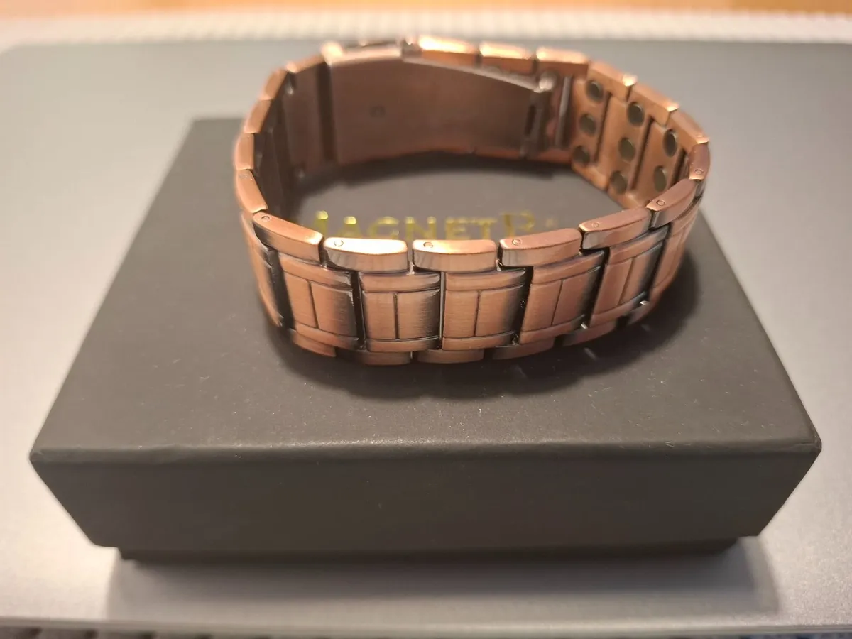 Copper bracelet with magnets - New In Box - Image 1