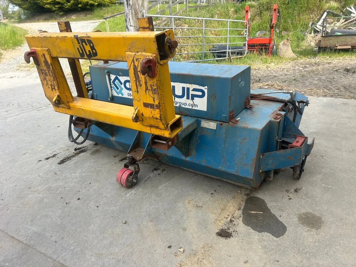 Conquip road sweeper for sale - Image 3