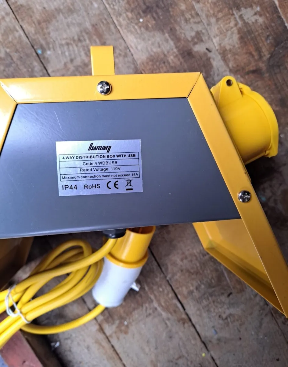 4Way Distribution Box with USB - Image 4
