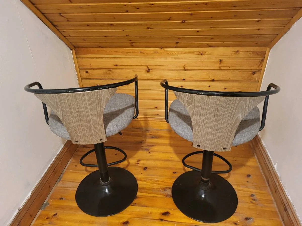 Breakfast bar stools - Image 2