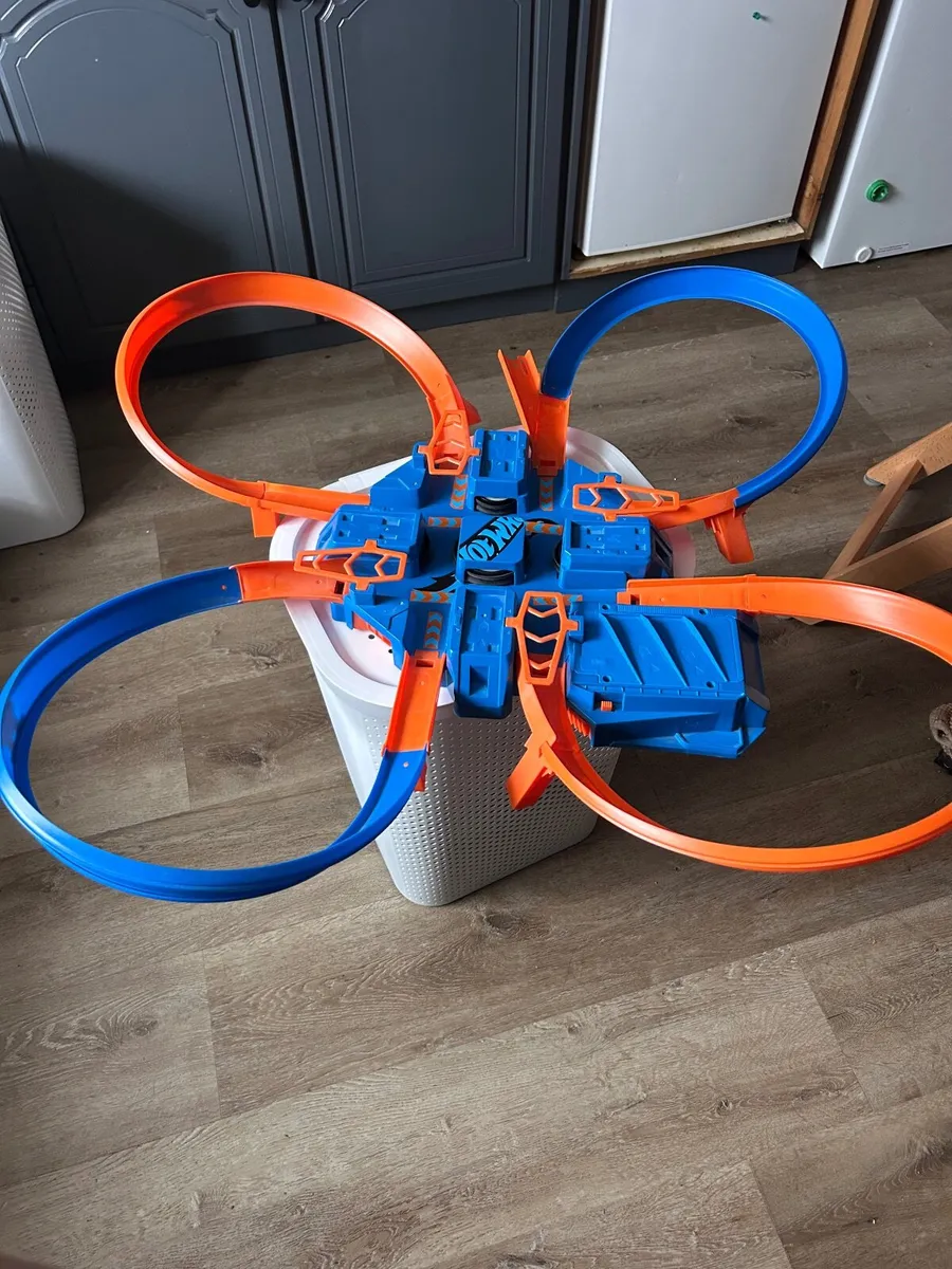 Hot Wheels Action Criss Cross Crash Playset - Image 3