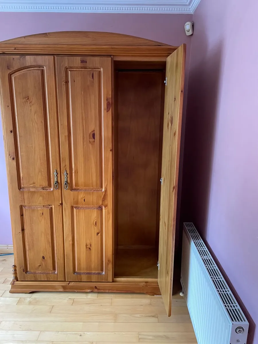 Bedroom Furniture matching set - Image 4