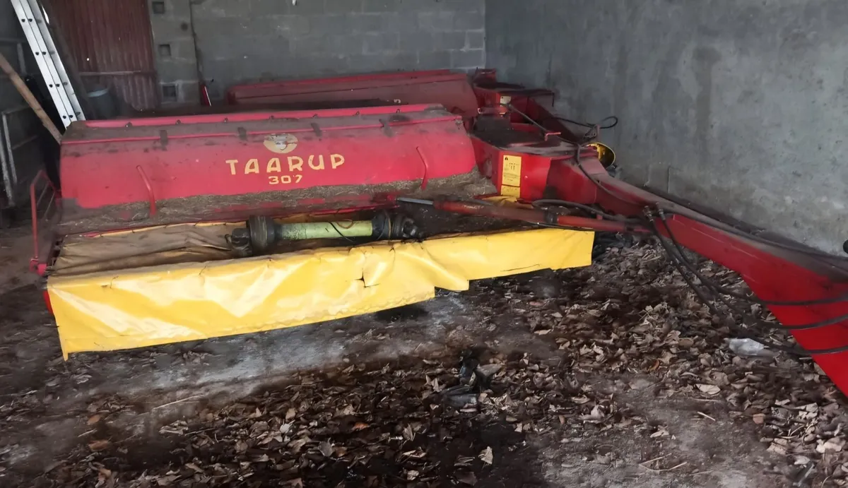Two Taarup mowers - Image 1