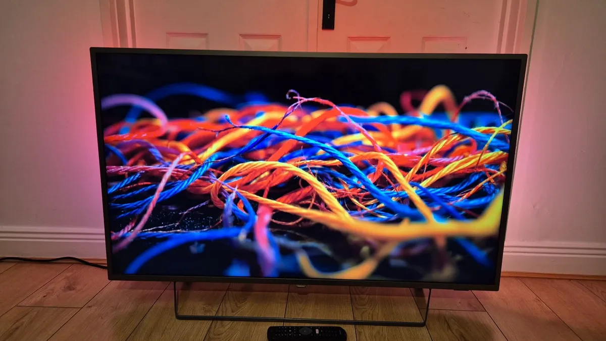 4  Philips 50" 4K HDR Smart TV (Ambilight) - Image 4