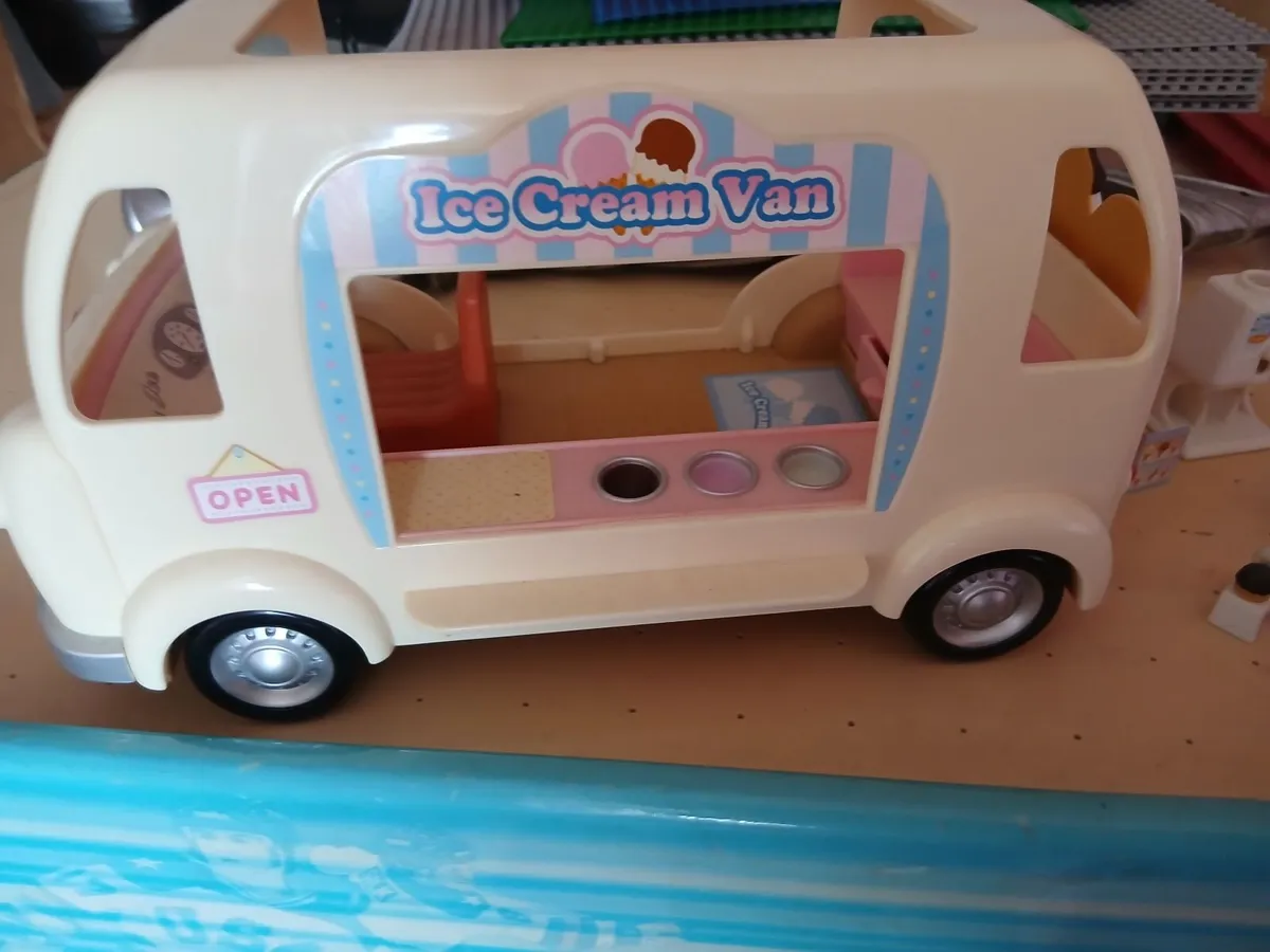 Sylvanian Family Ice Cream Van - Image 4