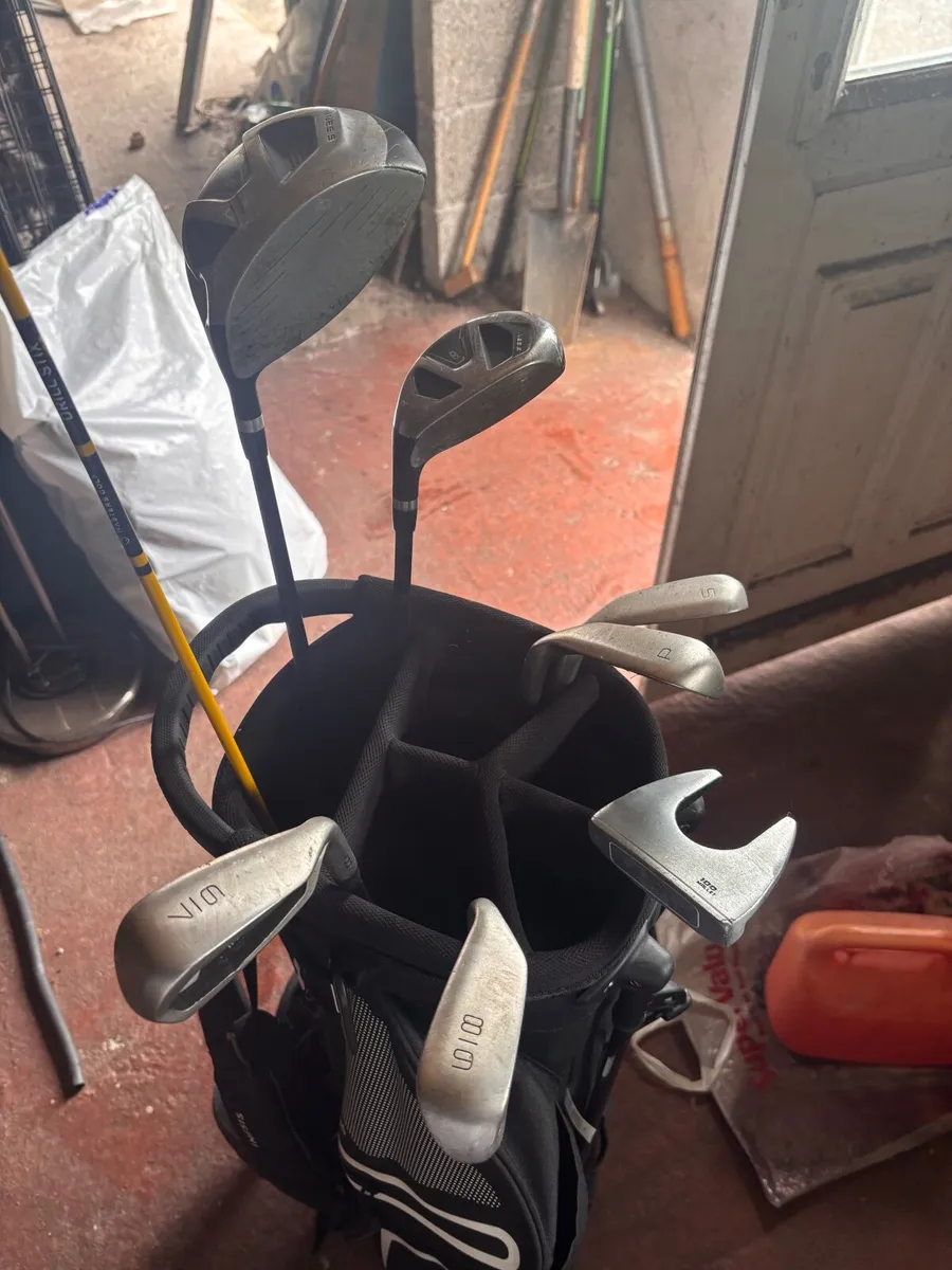 Inesis 7 club Stand Bag and clubs - Image 2