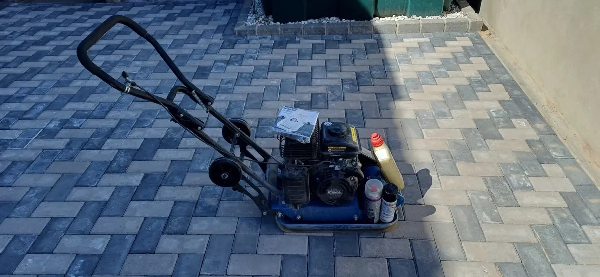 Wacker plate compactor - Image 1