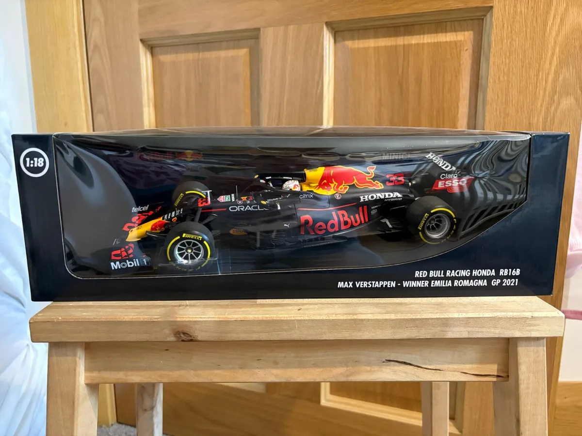 1/18 max verstappen red bull F1 car - Image 1