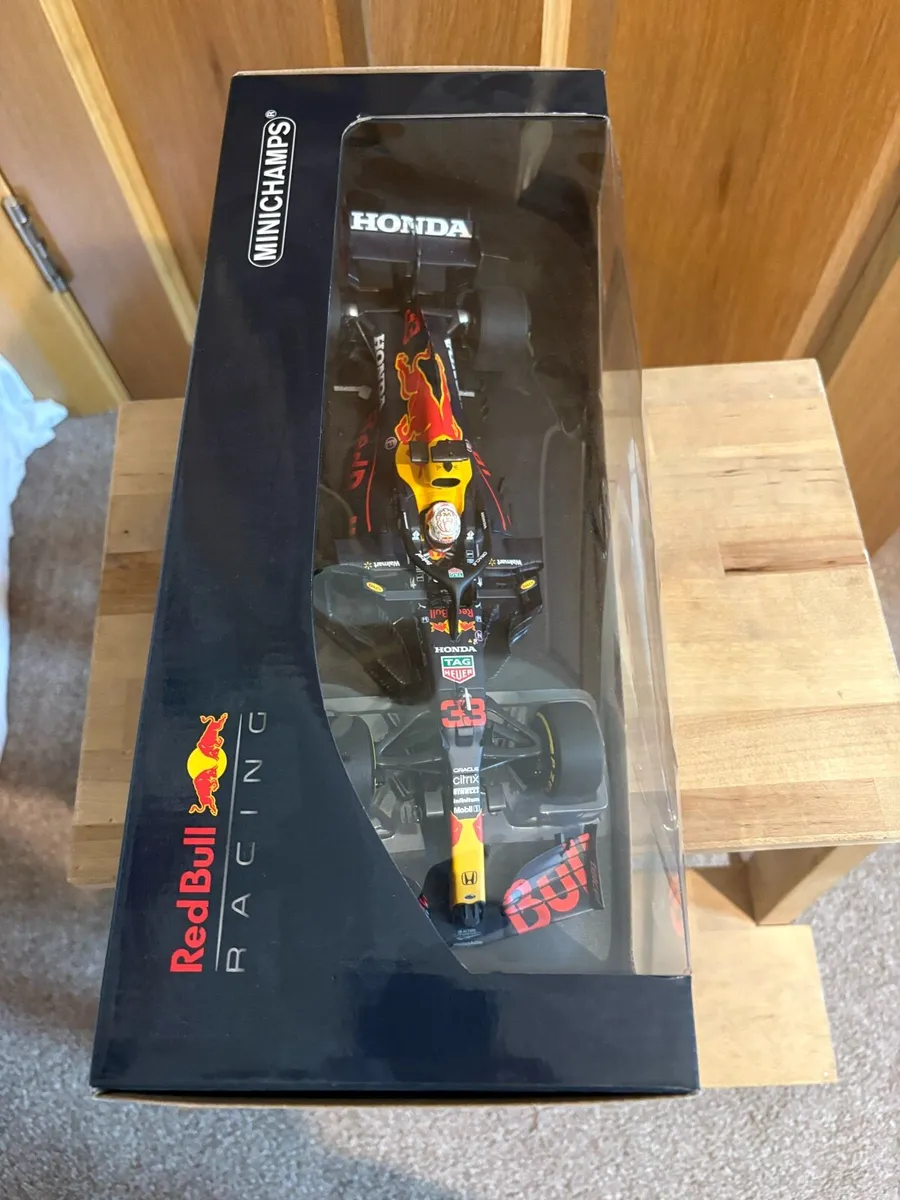 1/18 max verstappen red bull F1 car - Image 3