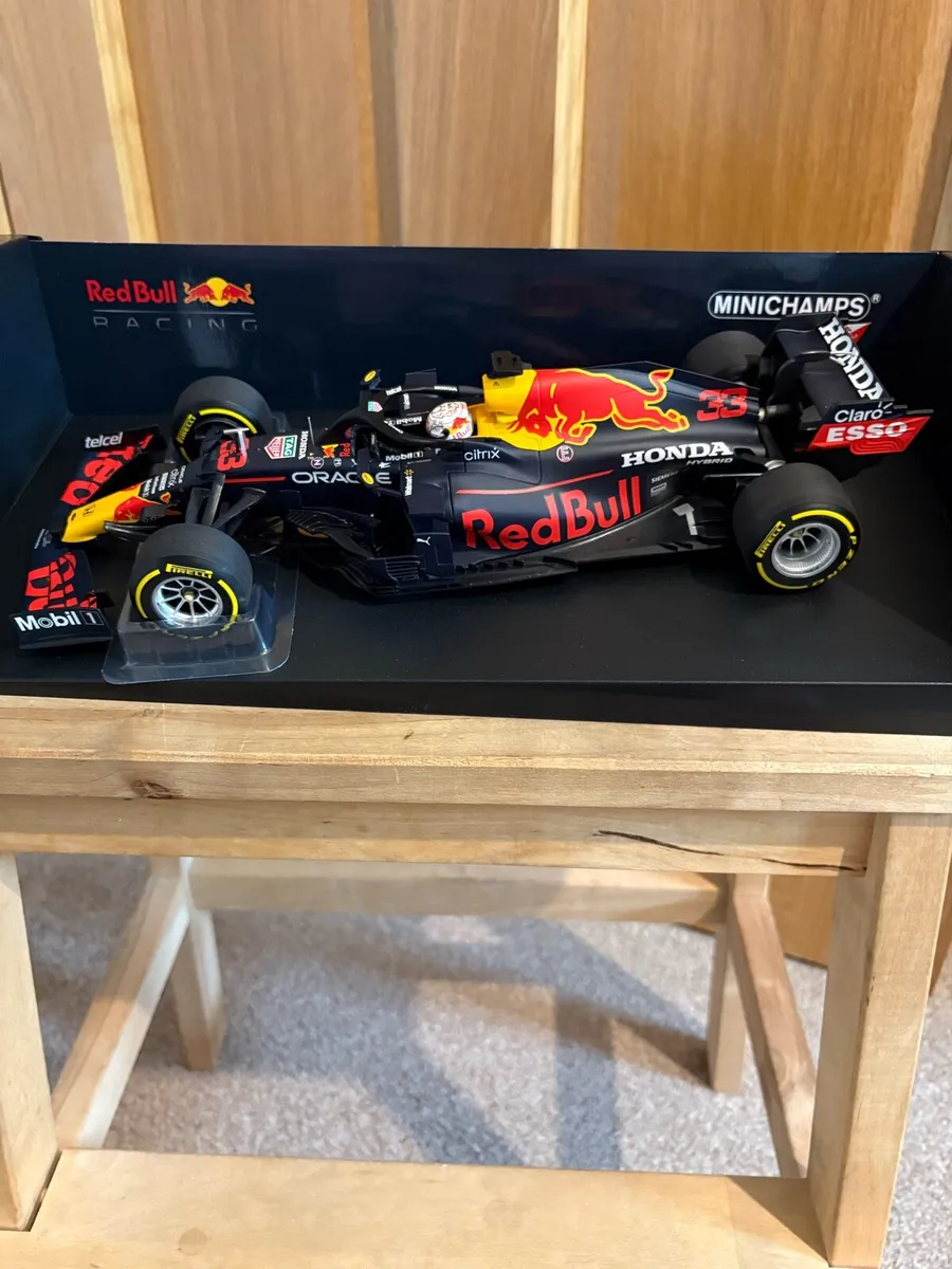 1/18 max verstappen red bull F1 car - Image 4