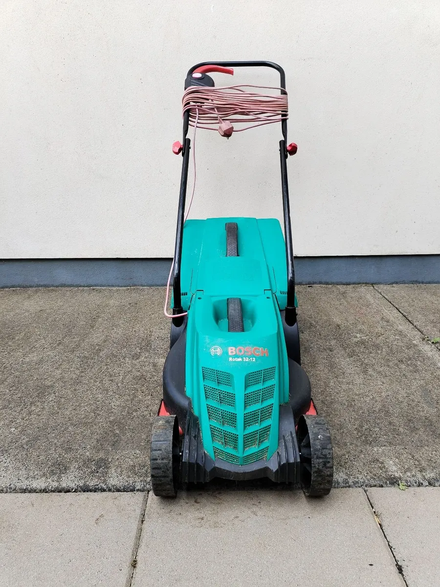 Bosch Rotak 32-12 Corded Lawnmower - Image 2
