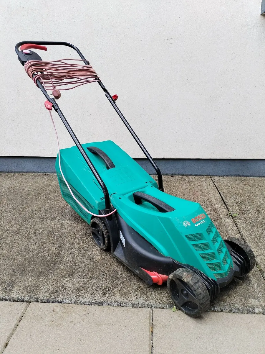 Bosch Rotak 32-12 Corded Lawnmower - Image 3