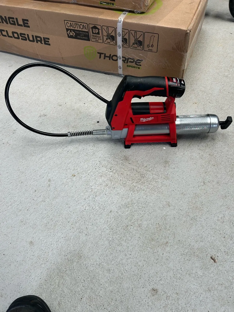 Milwaukee grease gun - Image 2