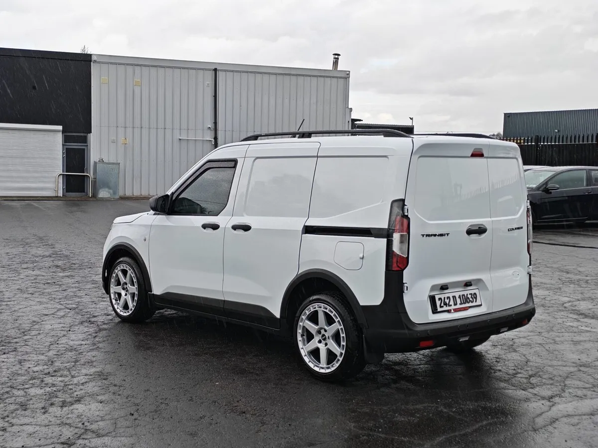 Ford transit Courier 242 25 kms as new - Image 3