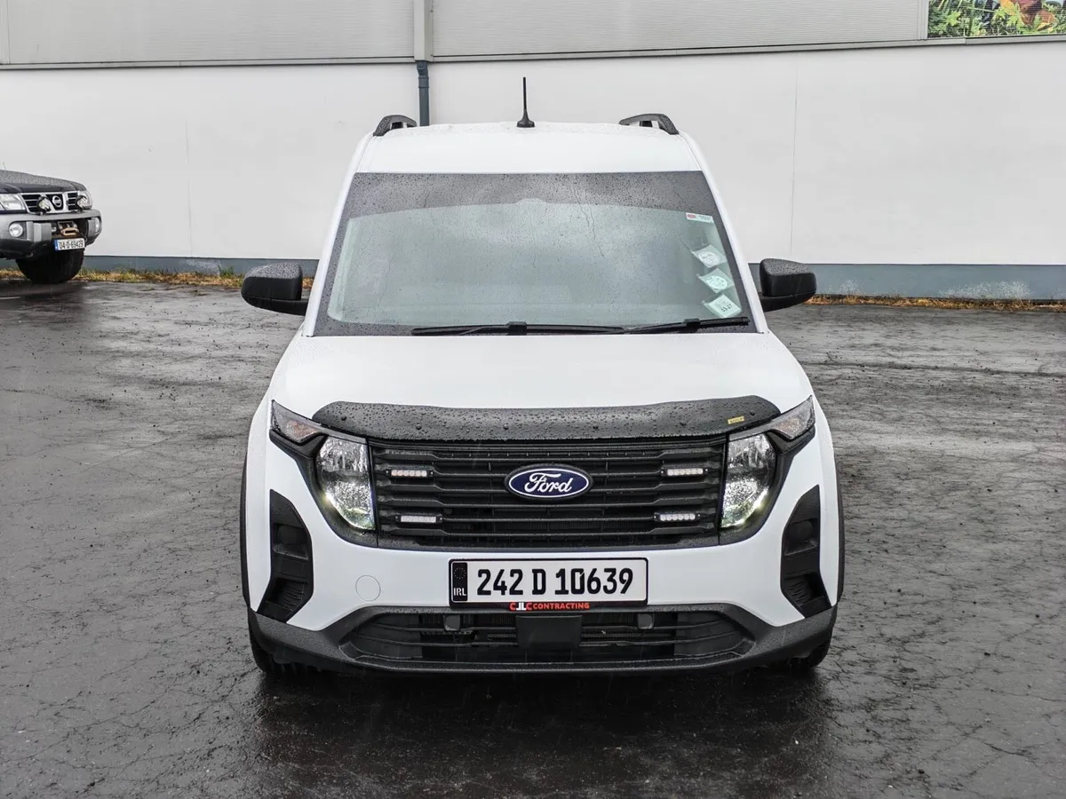 Ford transit Courier 242 25 kms as new - Image 4