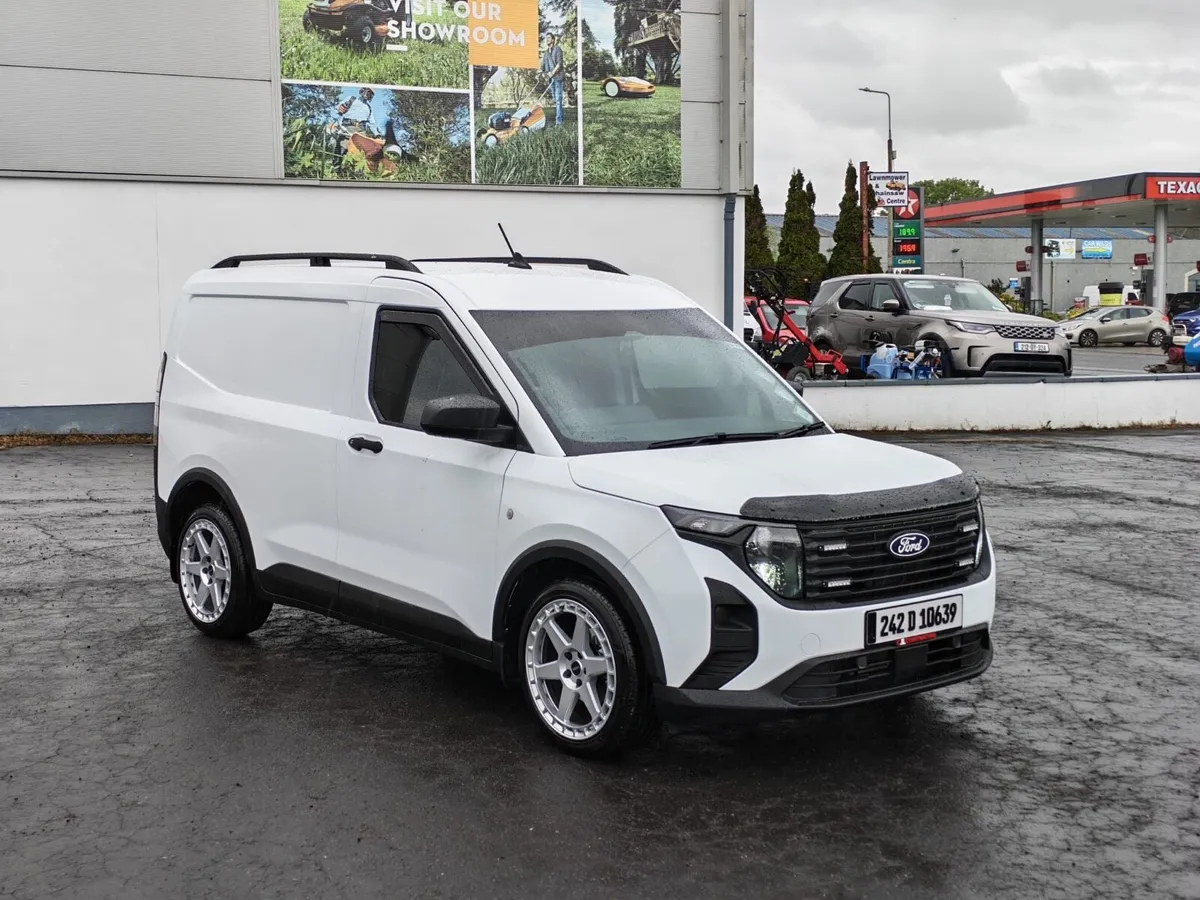 Ford transit Courier 242 25 kms as new - Image 1