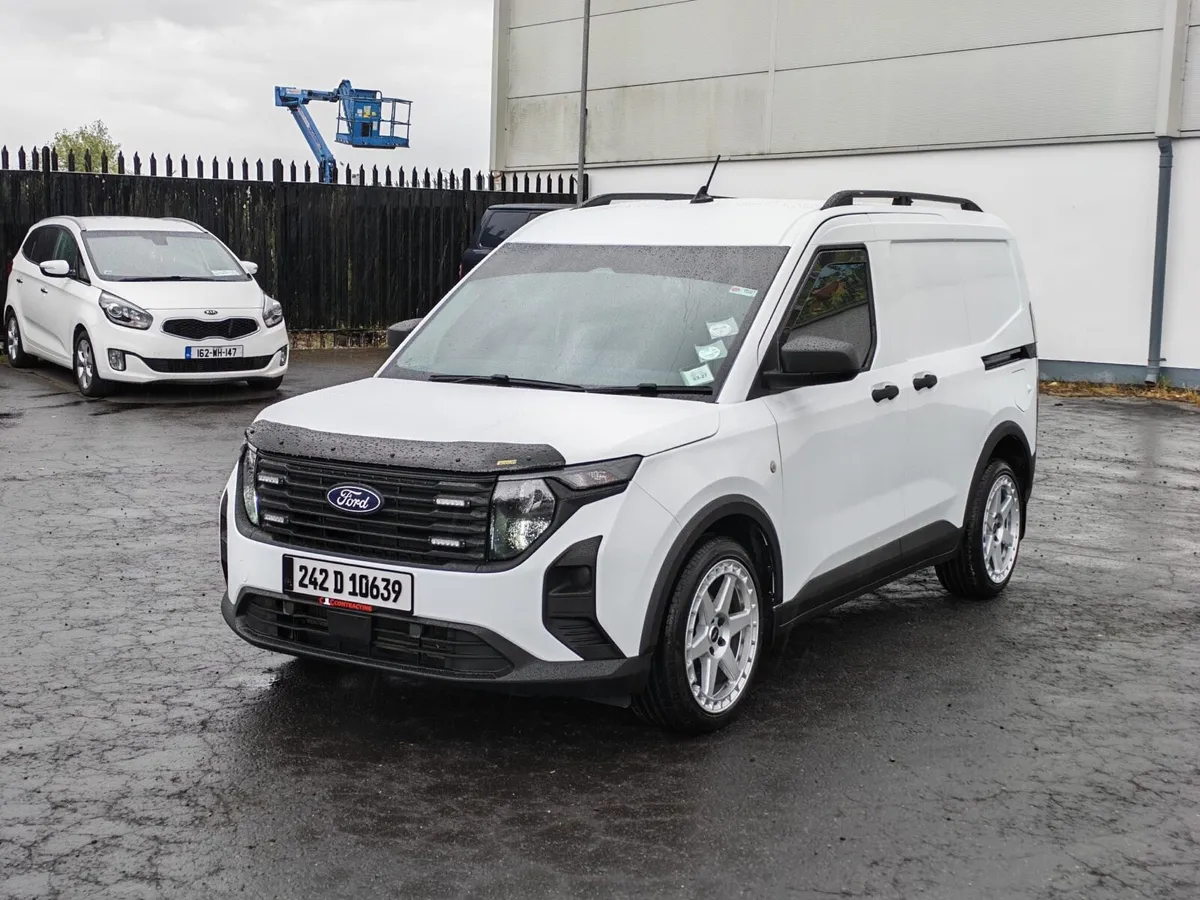 Ford transit Courier 242 25 kms as new - Image 2