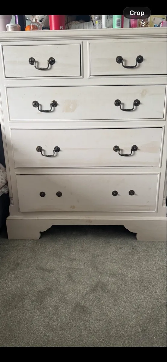 Chest of drawers