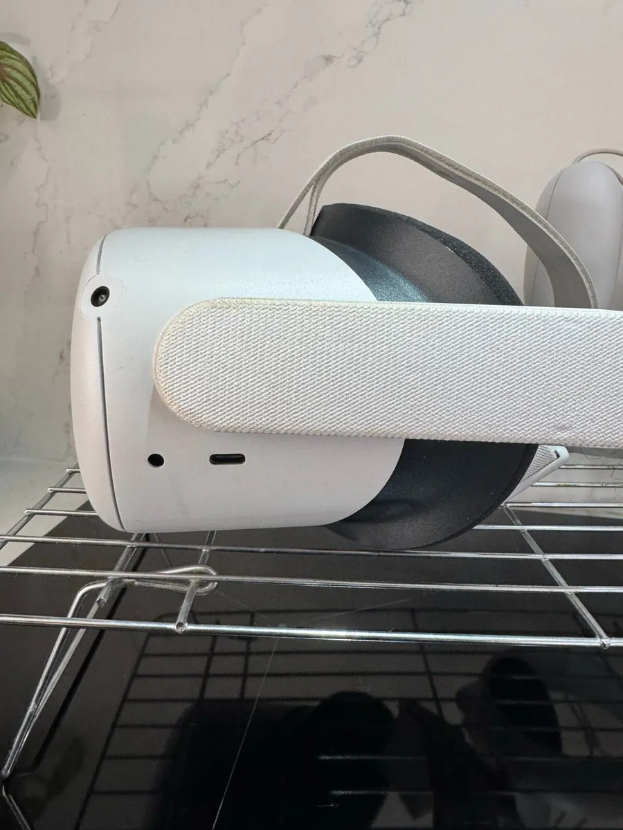Meta Quest 2 VR Headset - Image 3