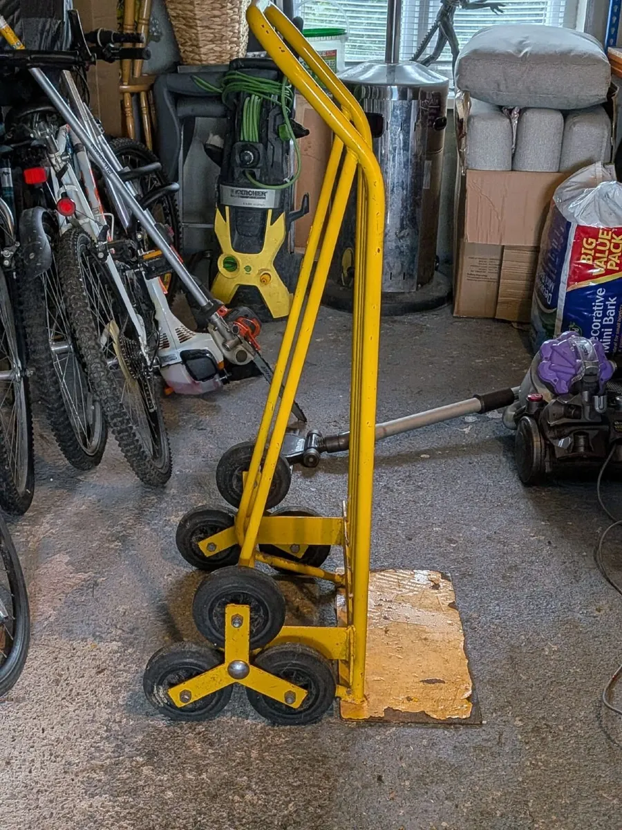Heavy Duty stairclimbing trolley with rubber wheel - Image 1