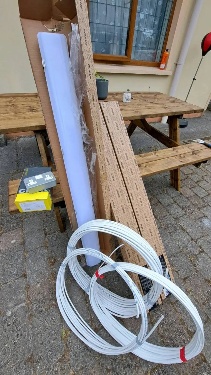 Outdoor lights and sockets - Image 4