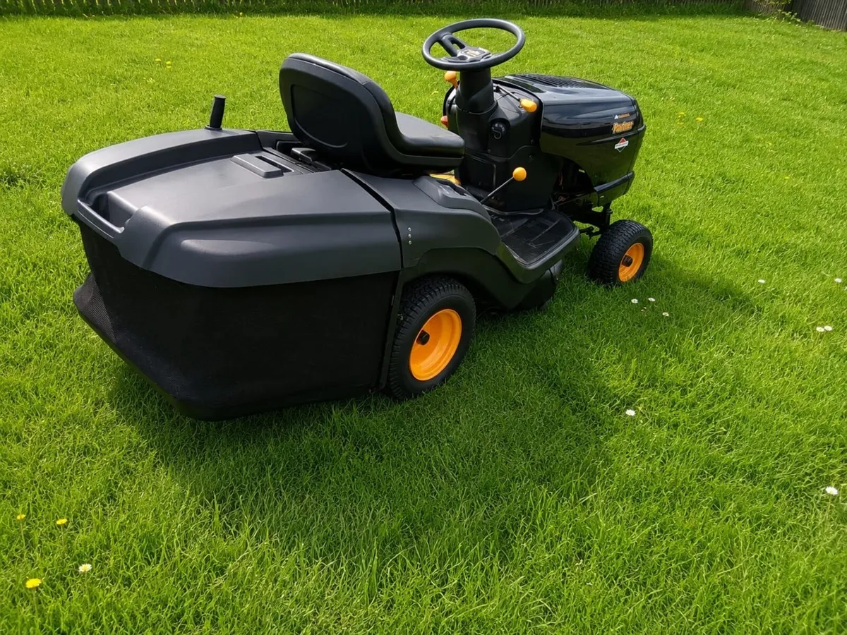 Ride on lawnmower - Image 2