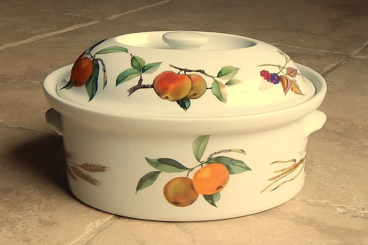 Vintage Royal Worcester Evesham ‘M’ Serving Dish - Image 1
