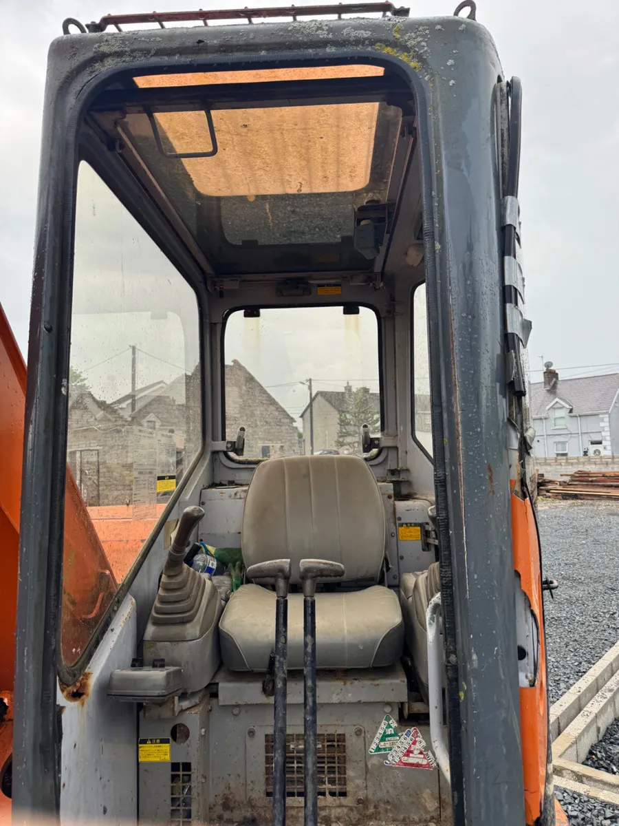 7 ton hitachi digger - Image 2