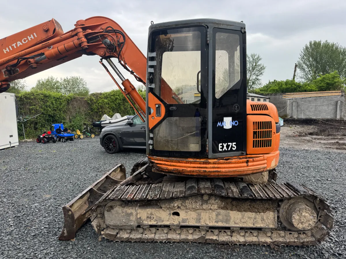 7 ton hitachi digger - Image 1