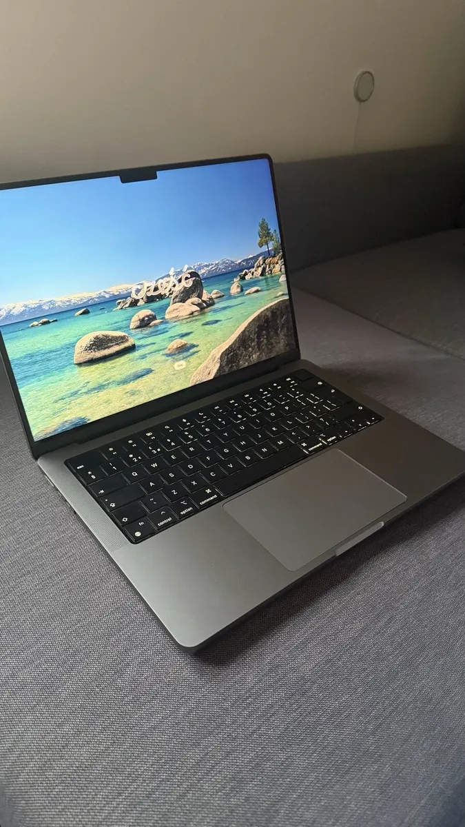 MacBook Pro 14 - Image 4