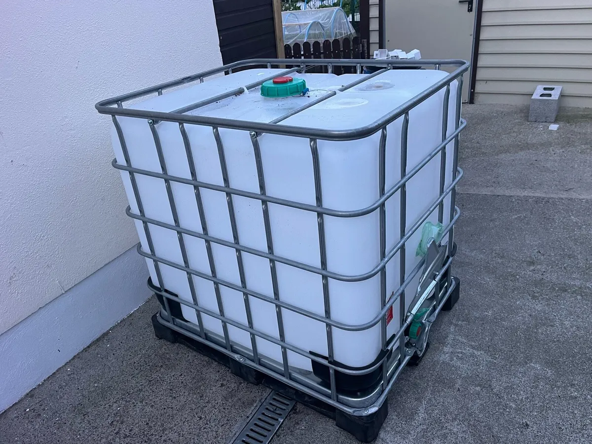 1000 litres LBC water tank - Image 1