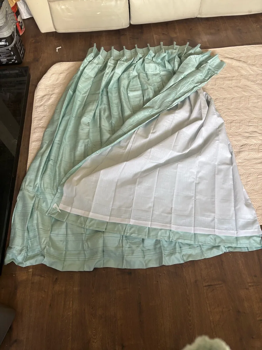 Curtains - Image 2