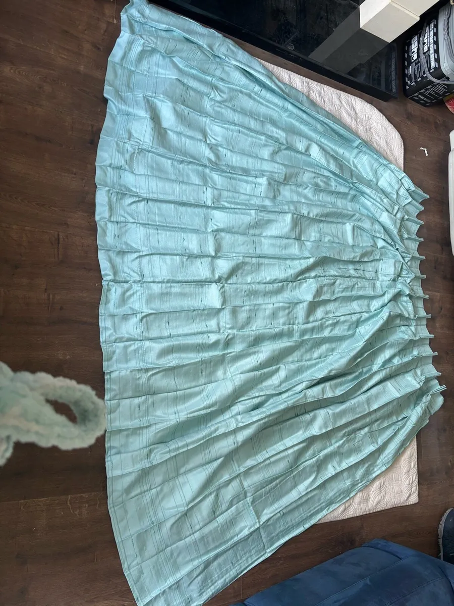 Curtains - Image 3