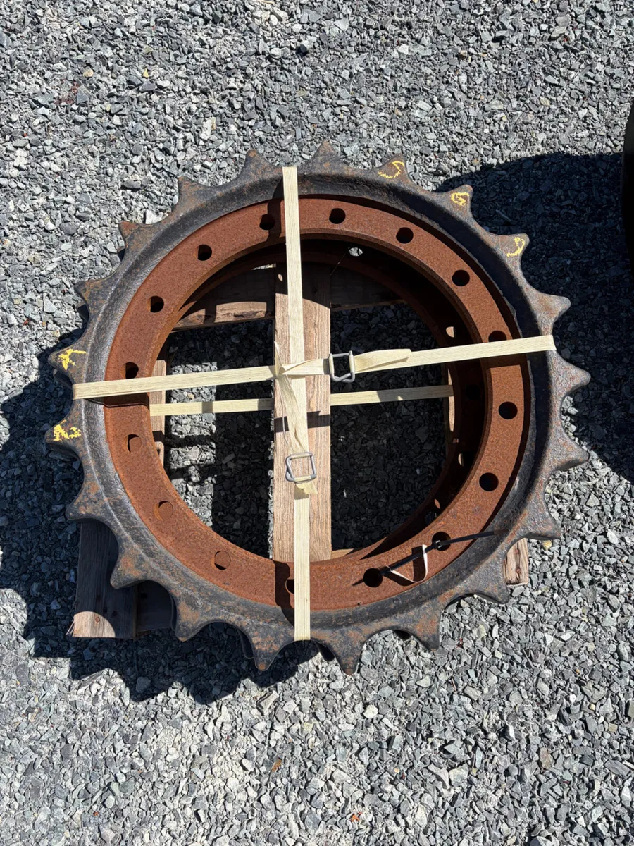 JCB JS Digger Sprockets - Image 2