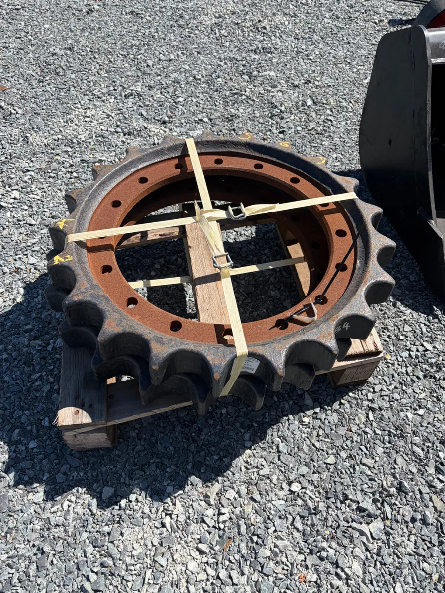 JCB JS Digger Sprockets - Image 1