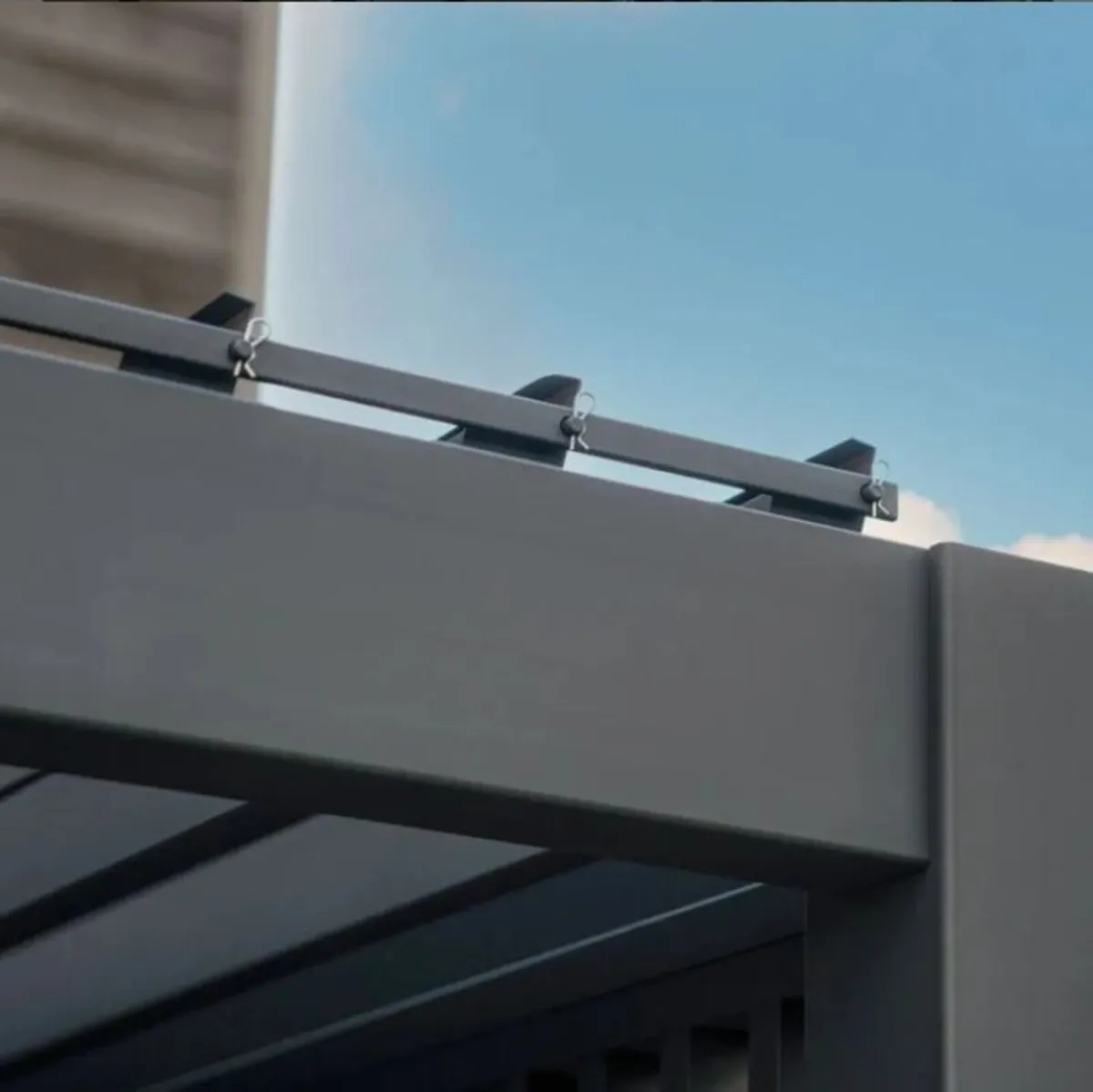 Hilton Aluminium Pergola in Graphite Grey - Image 2