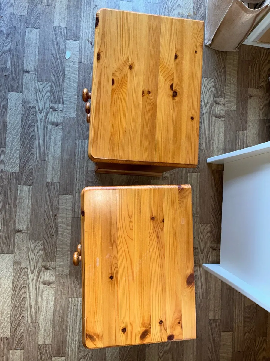 Pine 3 drawer bedside lockers - Image 2
