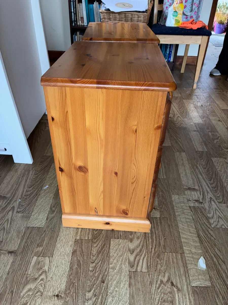 Pine 3 drawer bedside lockers - Image 3