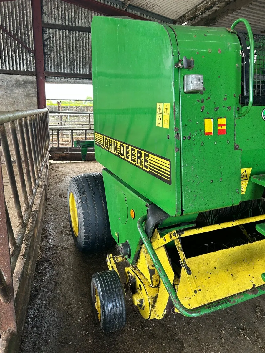 John Deere 575 baler - Image 2