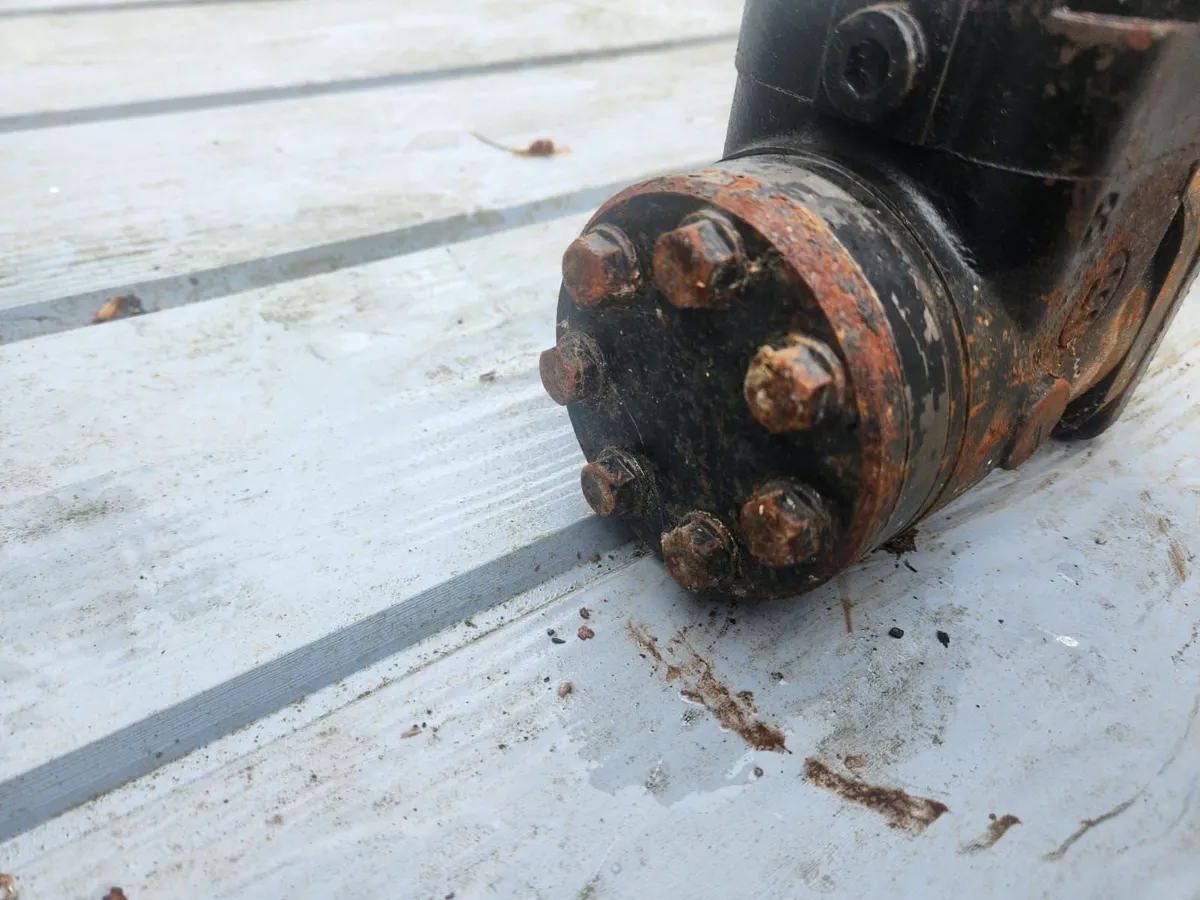 Orbital steering unit Ford tractor - Image 4