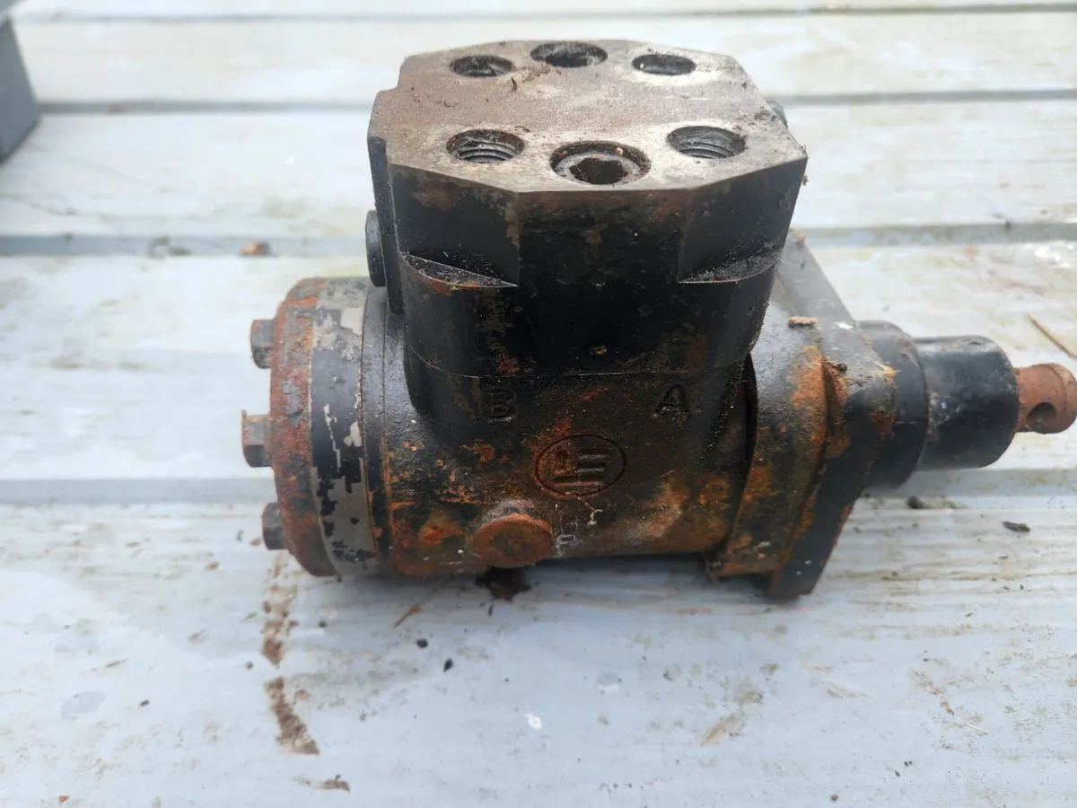 Orbital steering unit Ford tractor - Image 2