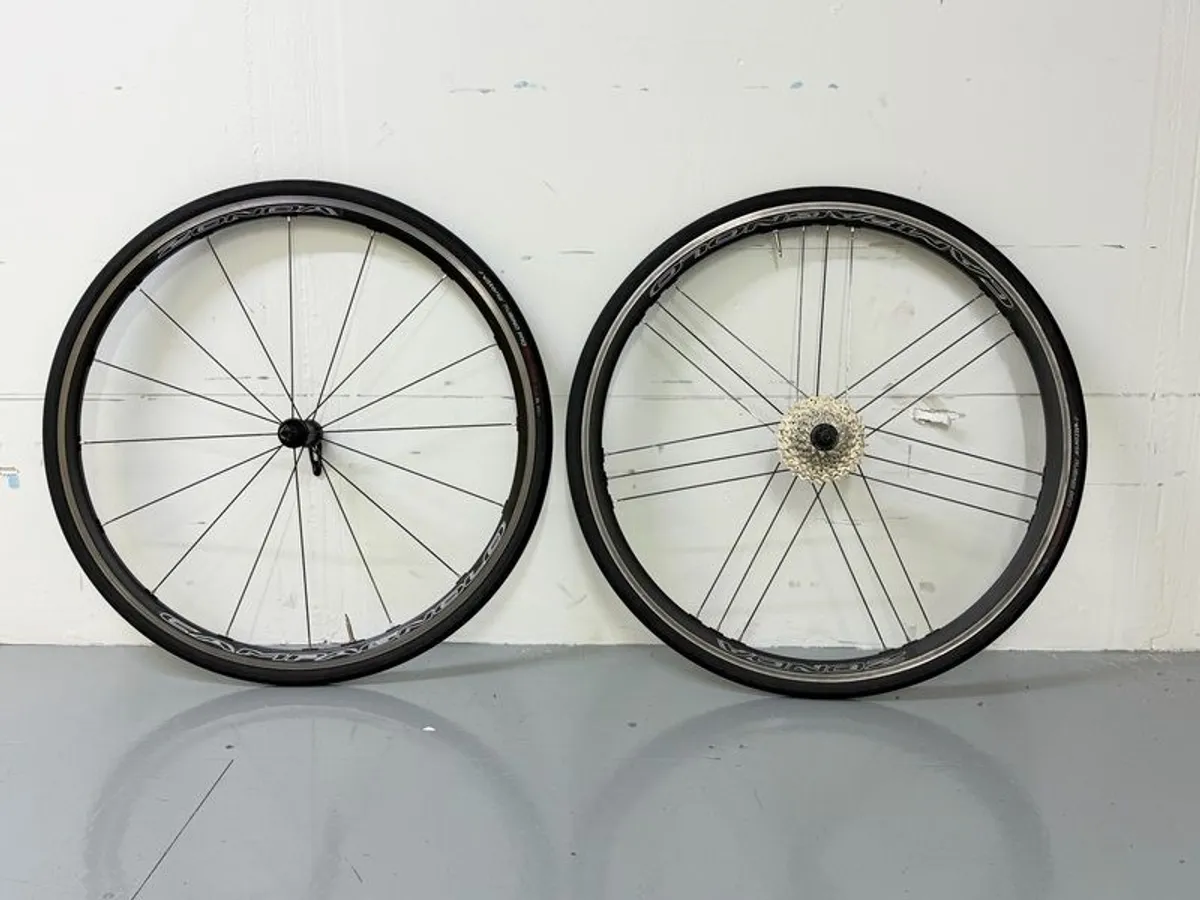 Campagnolo Zonda, with shimano freehub - Image 1
