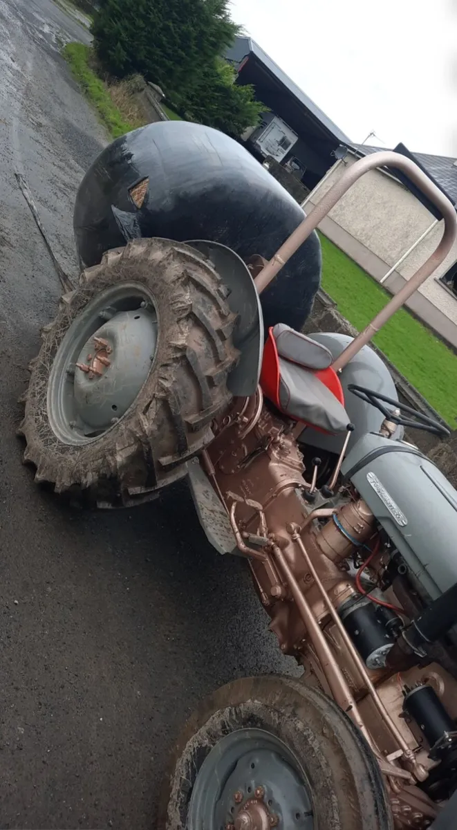 MF 4 cylinder 35 - Image 3
