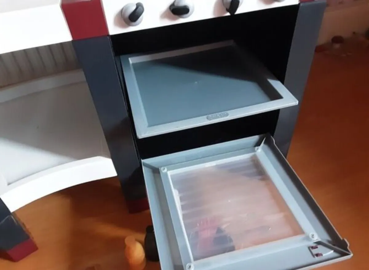 Play Kitchen - Image 4