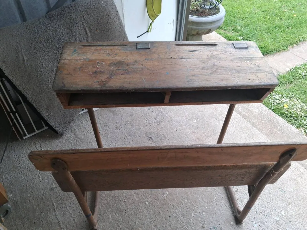 Old school desk. - Image 3