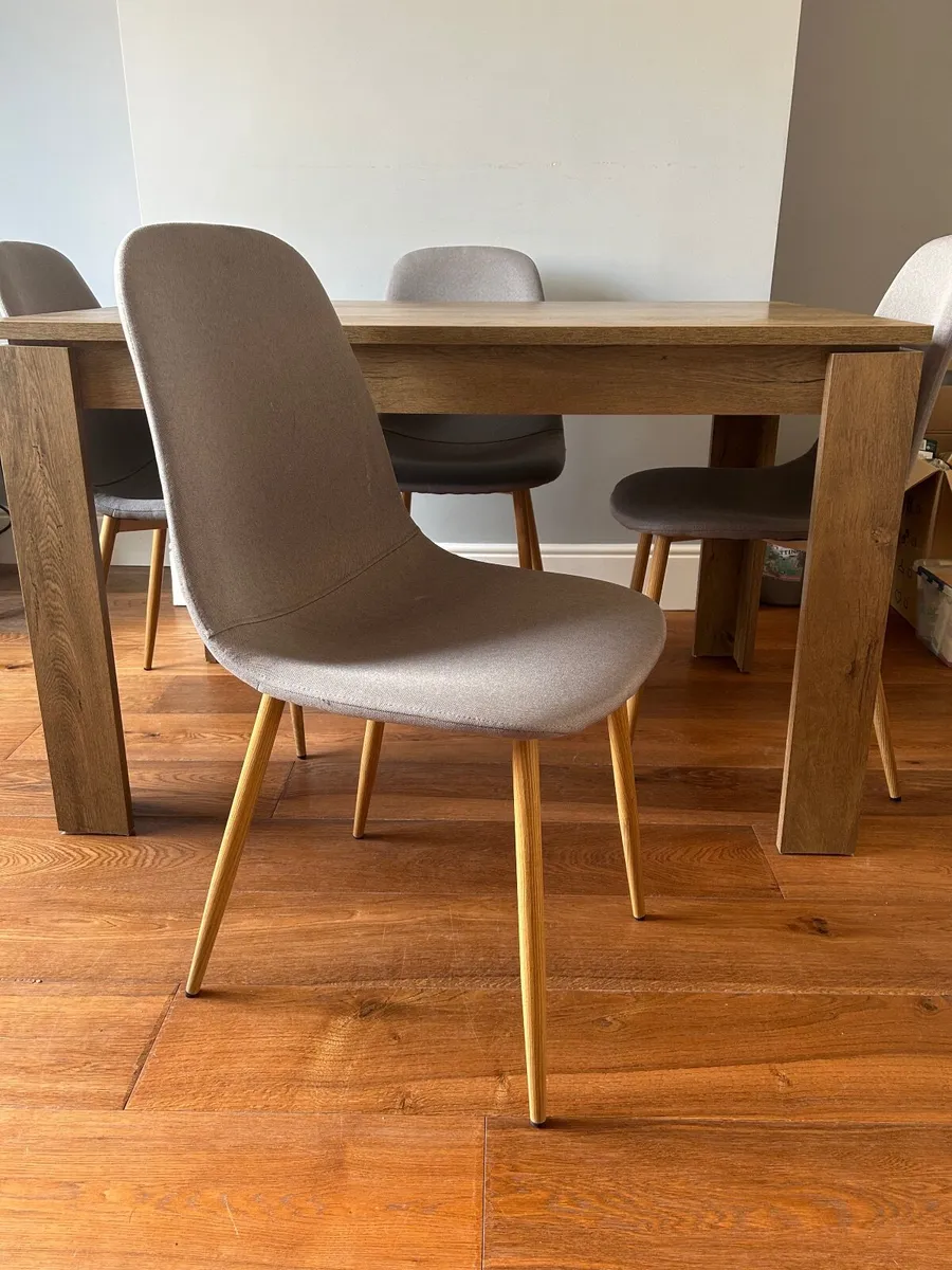 Kitchen table and chairs - Image 3