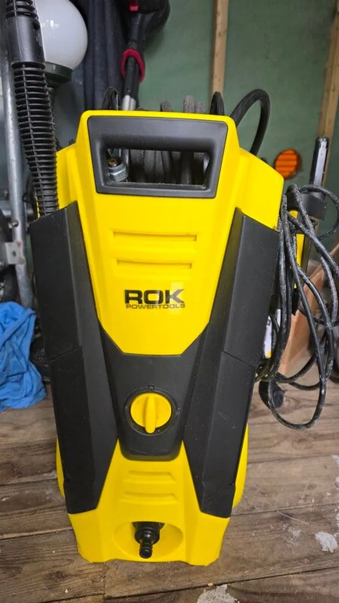ROK 2000W Pressure Washer with Patio Cleaner Attachment - Image 2