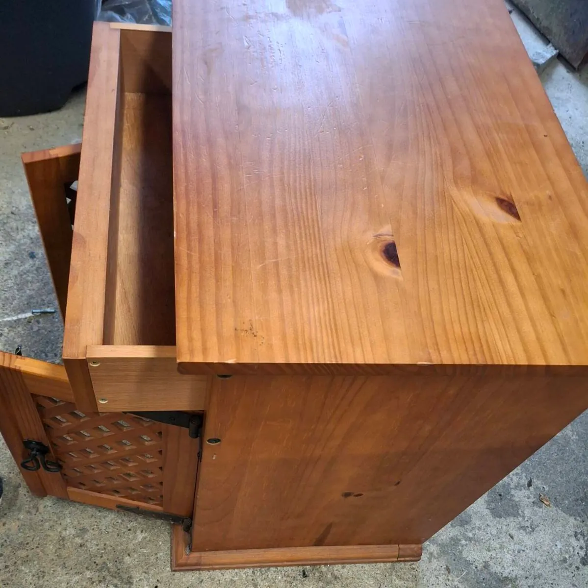 Bedside lockers x 2 - Image 3