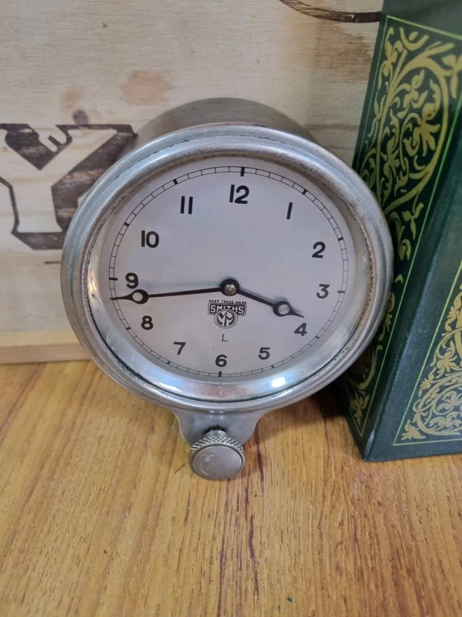 Vintage 1920s/1930s Smiths 8-Day Mechanical Car D - Image 1