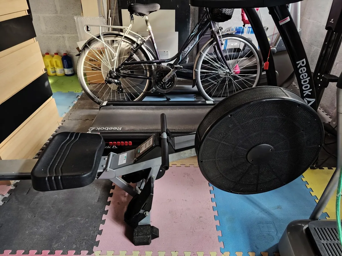 Rowing machine - Image 1